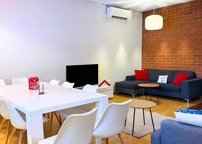 Large Group Fireside * روفانييمي